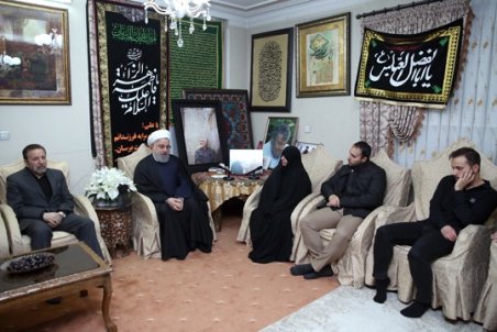 روحانی در منزل سردار شهید سلیمانی: آمریکا نفهمید که چه خطای بزرگی را مرتکب شد