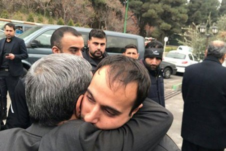 فرزند شهید سلیمانی در آغوش احمدی‌نژاد