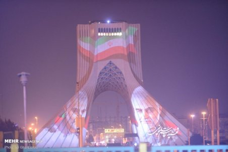 آرایش برج آزادی تهران با تصویر حاج قاسم