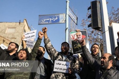 تجمع اعتراضی در مقابل سفارت انگلیس