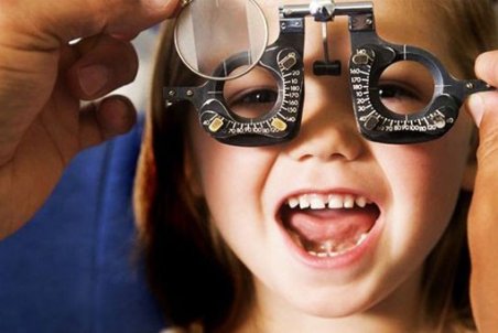 بینایی‌سنجی چیست؟ چه فرقی با چشم‌پزشکی دارد؟