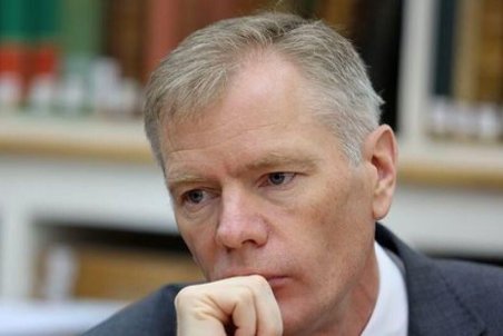 سفیر انگلیس با اطلاع قبلی از کشور خارج شده است