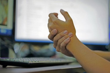 علت خواب رفتن دست چیست؟