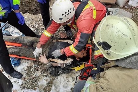 نجات معجزه‌آسای پسر ۱۵ ساله پس از سقوط ۲۰ متری + تصاویر