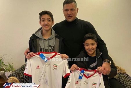 علی دایی به دیدار کودکان داغدار سقوط هواپیمای اوکراینی رفت