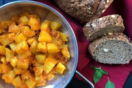 دوپیازه‌آلو؛ سیب‌زمینی شیرازی