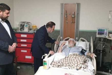 عیادت محمود واعظی از رئیس بنیاد شهید