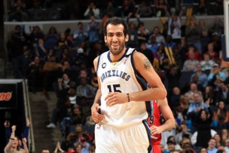 (عکس) وقتی بازیکن ایرانی می‌خواست کوبی برایانت را دفاع کند