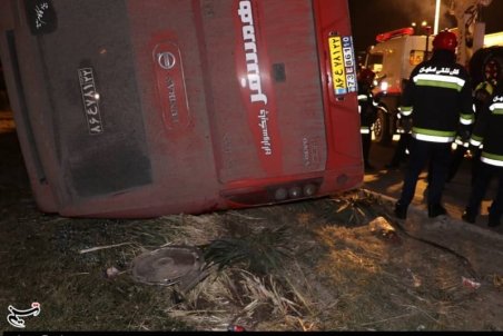 واژگونی مرگ‌بار اتوبوس در اصفهان / ‌۱۸ نفر مصدوم و ۹ نفر جان باختند ‌+ اسامی مصدومان و تصاویر