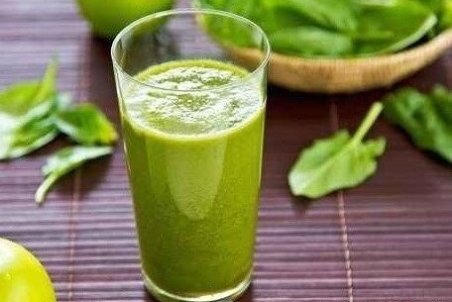 یک نوشیدنیِ سبز پُرخاصیت