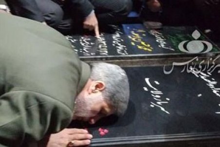 وزیر دفاع بر سر مزار سردار سلیمانی