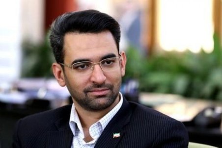 واکنش وزیر ارتباطات به شوخی کاربران با طراحی لباس فضانوردی