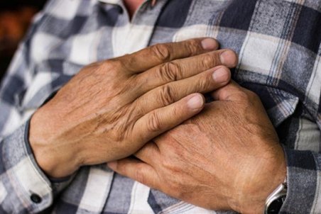 نشانه‌های سرطان سینه در آقایان