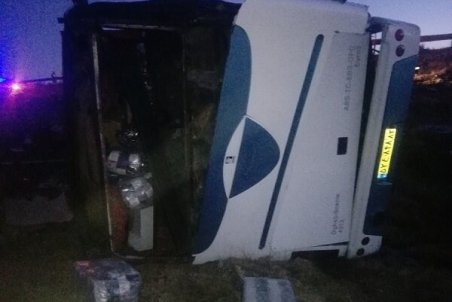 ۱۶ مصدوم  به دلیل واژگونی اتوبوس در محور اراک- ملایر