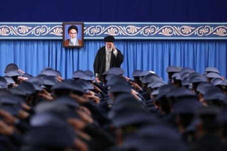 رهبر انقلاب: رژیم طاغوت از جایی ضربه خورد که انتظار آن را نداشت