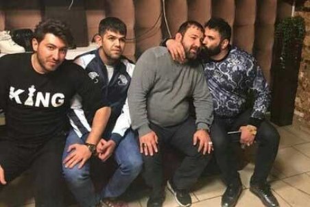 اولین تصویرِ هانی‌کُرده پس از بهبودی