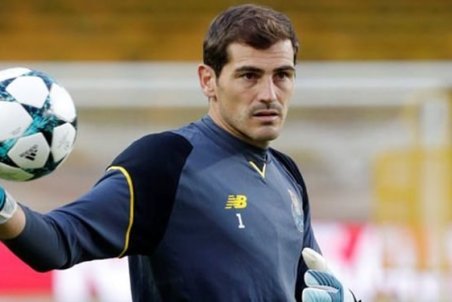 ایکر کاسیاس از دنیای فوتبال خداحافظی کرد