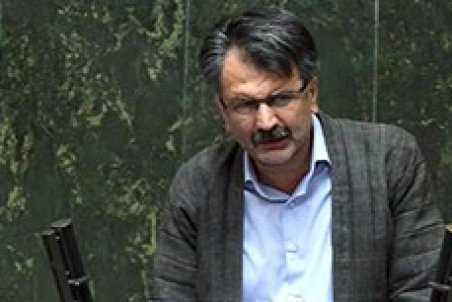 پرتاب گلوله برفی به سمت نماینده مجلس