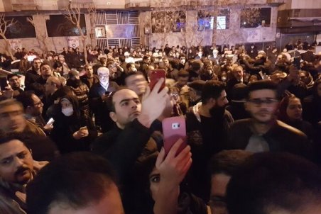 چرا دوستداران شجریان مقابل بیمارستان تجمع کردند؟