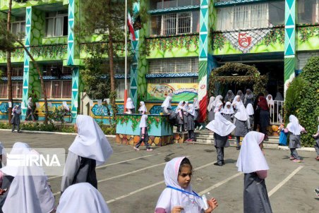 مدارس اصفهان نیمه تعطیل است