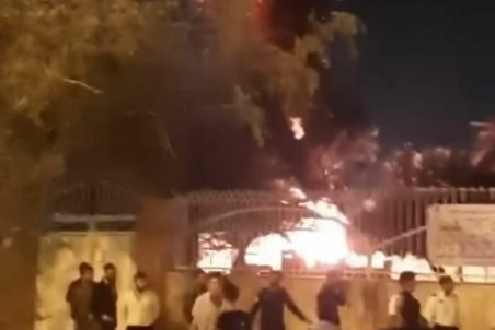 ﻿ حمله و آتش زدن درمانگاهی در بندرعباس به دلیل شایعه نگهداری بیماران کرونایی
