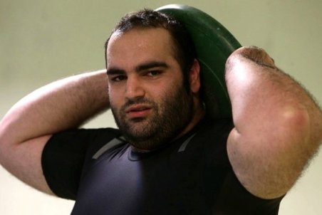 خطر از بیخ گوش قهرمان جهان گذشت