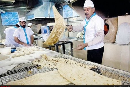 مردم نان انبار نکنند، نانوایی‌ها به هیچ وجه حق تعطیلی ندارند/ برای خرید نان از کارتخوان و پارچه تمیز استفاده کنید