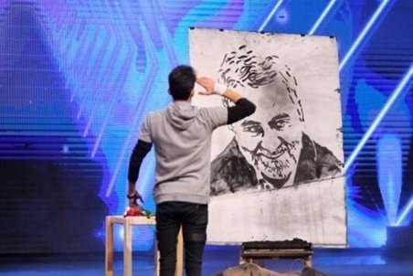 اهدای انگشتر سردار سلیمانی به هنرمند جوان عصر جدید