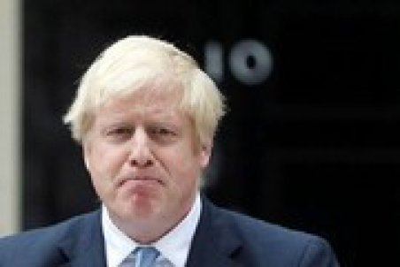 خرید کردن بوریس جانسون از سوپرمارکت ایرانی با دوچرخه!