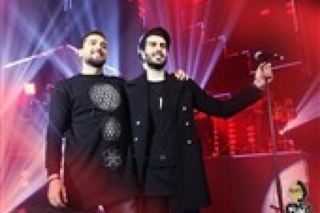 کنسرت خانگی ماکان بند با اجرای "یه لحظه نگام کن"