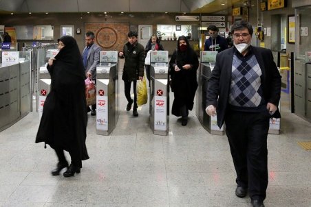(تصاویر) سایه سنگین کرونا بر سر مسافران مترو