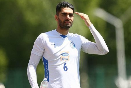 «علی کریمی» بازیکن استقلال مهمان مهران مدیری در دورهمی شد