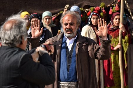 از انتقاد به سینما تا اعتراض به مسئولینِ کم‌کار سلفی‌بگیر/ چالش‌هایی که با همسریابی شروع شد!