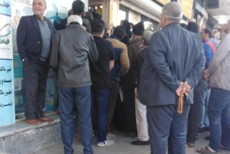 وام یک میلیونی یارانه بگیران «دفاتر پیشخوان» را شلوغ کرد/ ازدحام جمعیت برای خرید سیم‌کارت