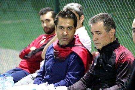 حمله شدید پیروانی به قلعه‌نویی/ برای حجازی پلاکارد روزشمار زدند