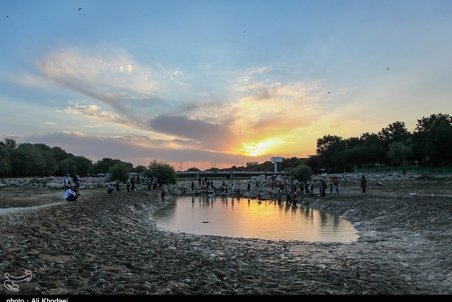 نارضایتی کشاورزان اصفهان از هدررفت آب در زاینده‌رود