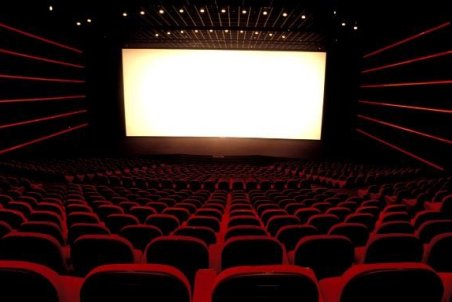 بازگشایی سینماها داوطلبانه است