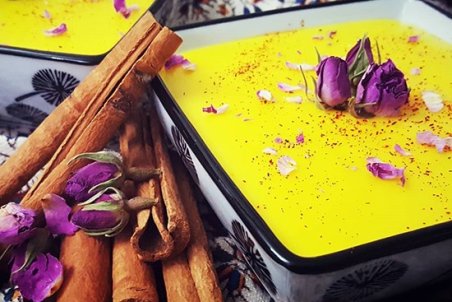 طرز تهیه فرنی زعفرانی با آرد برنج یا نشاسته ذرت
