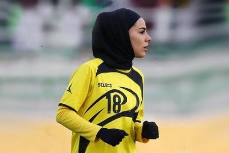 امیدوارم وضعیت لیگ فوتبال بانوان مشخص شود/ روی پشت بام تمرین می‌کنم