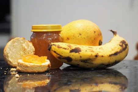 طرز تهیه مربای موز با مغز پسته و گردو