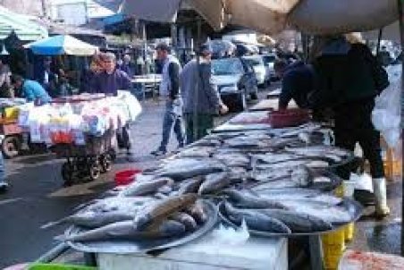 جمع‌آوری دست‌فروش‌ها در کنگان/ ساماندهی بازار ماهی‌فروشان