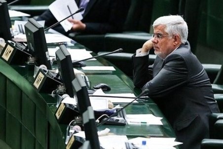 درخواست مشاور سابق عارف از او: استعفا بدهید تا کسی دچار رودربایستی نشود