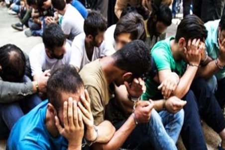 بازداشت 22 اراذل و اوباش در قم
