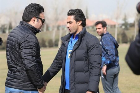 حجازی: هر کسی از راه می‌رسد لگدی به استقلال می‌زند