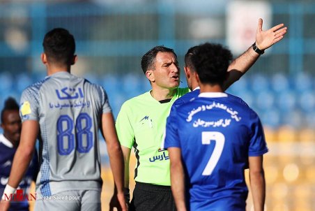 یک منبع موثق: اکبریان دیگر داور بازی‌های استقلال نمی‌شود