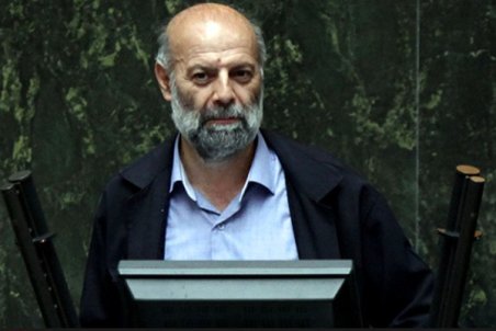 کارگران نباید حقوقی کمتر از ۲ میلیون و ۸۰۰ هزار تومان دریافت کنند