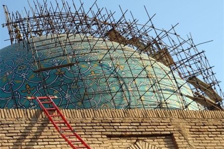 داربست‌های گنبد مسجد امام (ره) پس از ۹ سال جمع‌آوری می‌شود