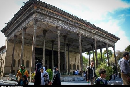 بازگشایی مراکز گردشگری اصفهان با رعایت فاصله گذاری اجتماعی