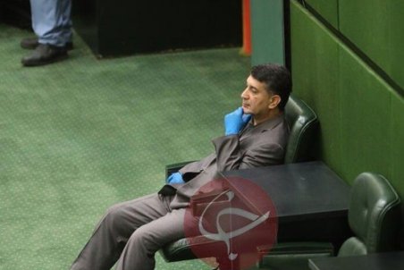 تصویرِ نماینده محکوم به حبس در صحن مجلس