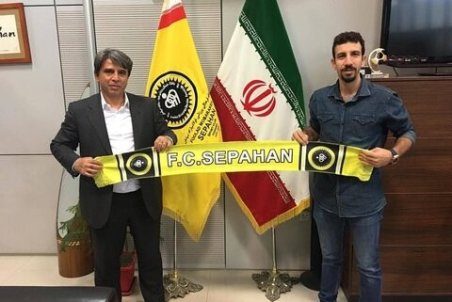 لیبرو تیم ملی والیبال به سپاهان پیوست